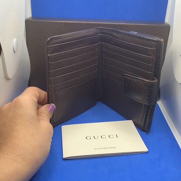 Authentic GUCCI BROWN GUCCISSIMA LEATHER METAL BAR WALLET
GG Logo Compact - Picture 3 of 8